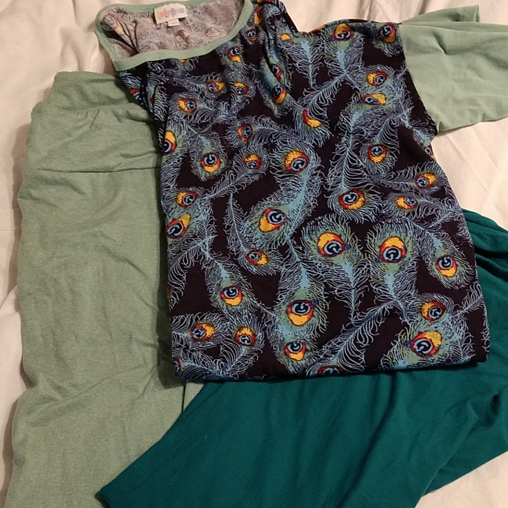 LuLaRoe set with 2 leggings and a Irma top